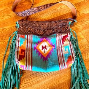 Large American Darling conceal carry cross body.